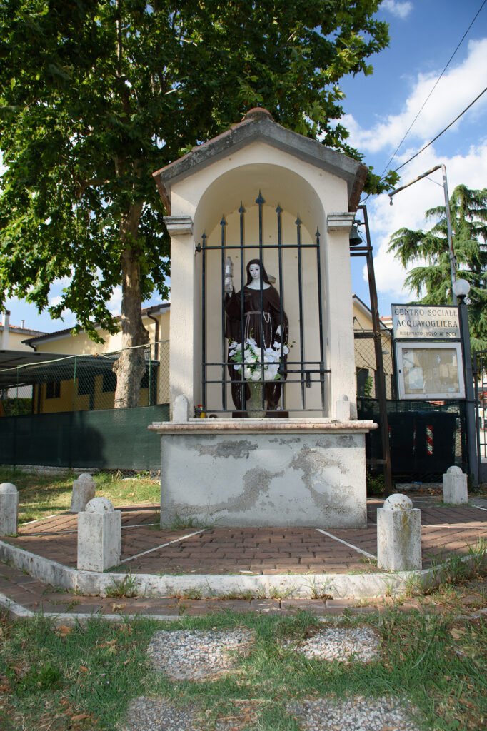Edicola Votiva A Santa Chiara D'Assisi, Situata Ad Acquavogliera Di San Gemini
